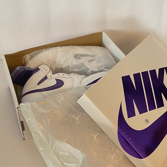 BRAND NEW WITH BOX - COURT PURPLE JORDAN 1 - Picture 3 of 4